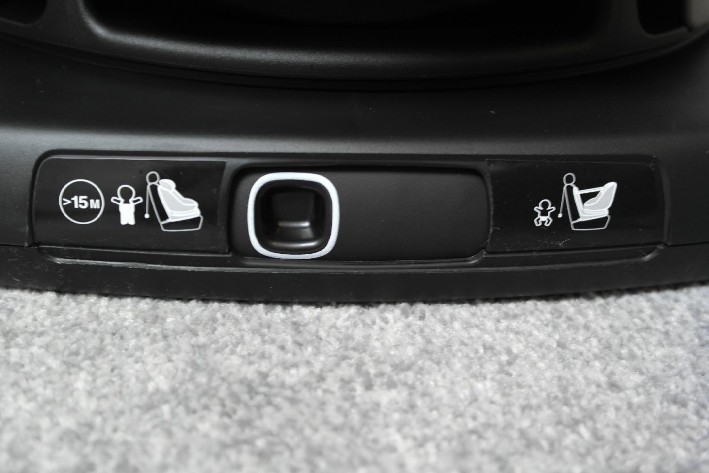 Maxi-Cosi AssixFix Plus Review | Rotation switch https://oddhogg.com
