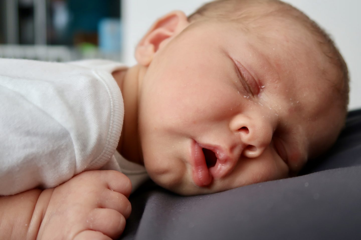 JJ at one month old | Sleeping on daddy https://oddhogg.com